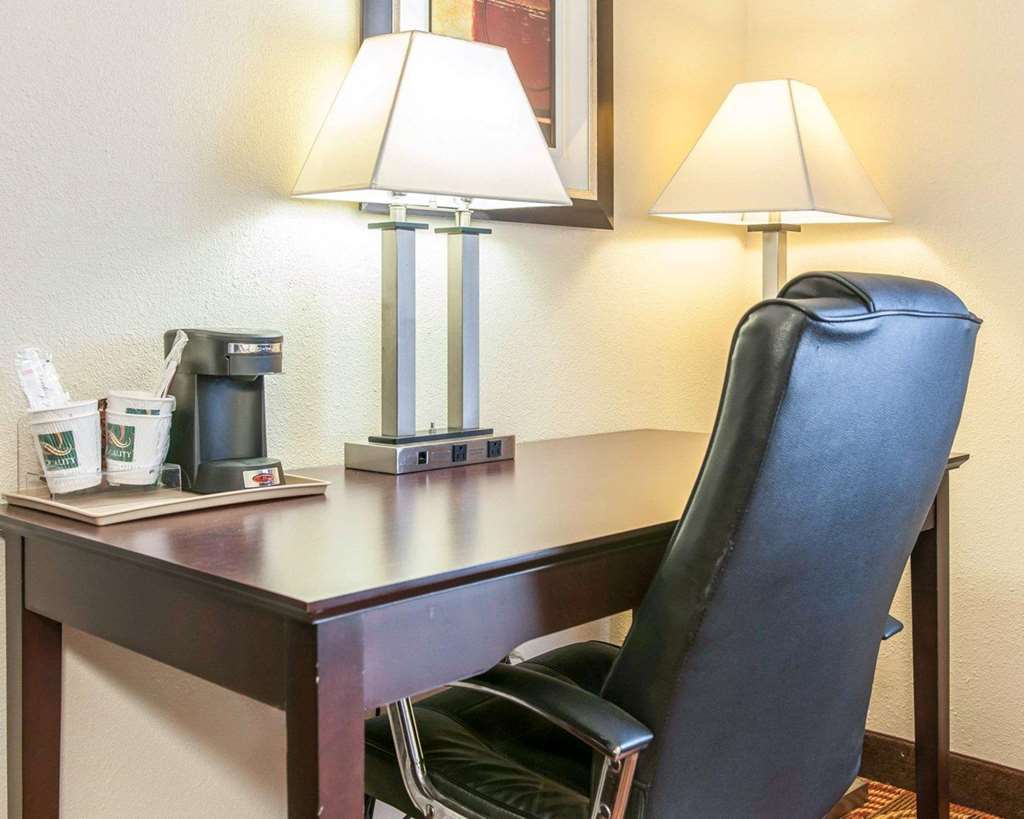 Quality Inn Bloomington Near University Номер фото